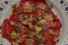 Carne-cruda-all_albese-con-funghi-ovuli-e-tartufo-bianco_