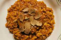 Risotto-cotto-sulla-stufa-a-legna-al-sugo-di-funghi-porcini-del-nostro-bosco-con-tartufo-bianco_
